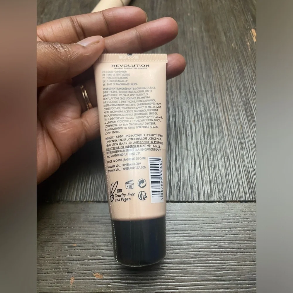 Revolution Matte Base Foundation F6.5 Soft Matte Powder Finish